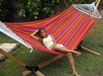 Stof-h�ngek�je med udbredte rundstokke p� 118 cm